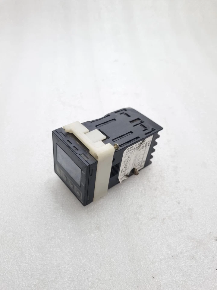 OMRON E5CN TEMPERATURE CONTROLLER 100-240VAC E5CN MADE IN JAPAN